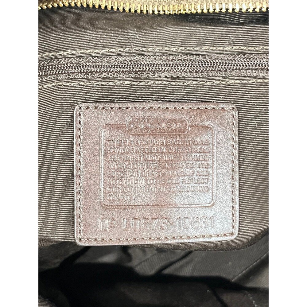 COACH SIGNATURE GALLERY tote.. - Picture 9 of 10